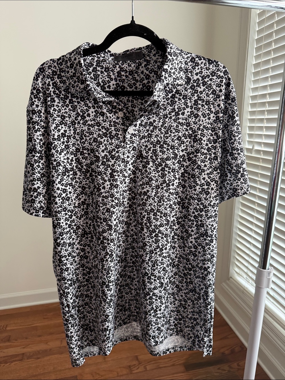 G/FORE Black and White Floral Button-Up Top Sz Large
